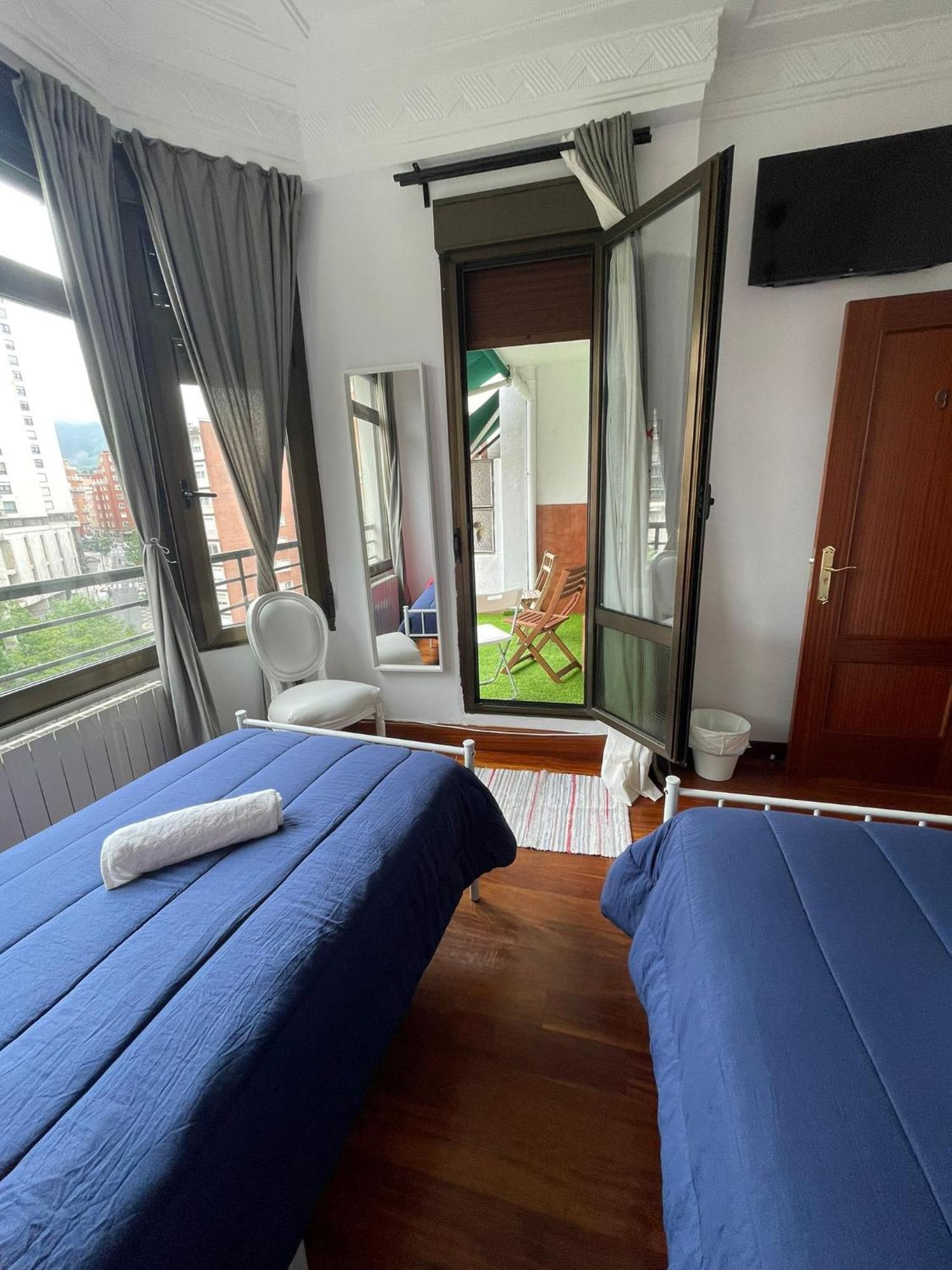Habitacion Plaza Zabalburu Bilbao Exterior photo